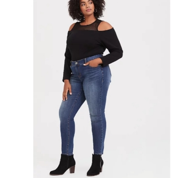 Torrid Black Mesh Cold Shoulder top size 6X - Picture 2 of 7